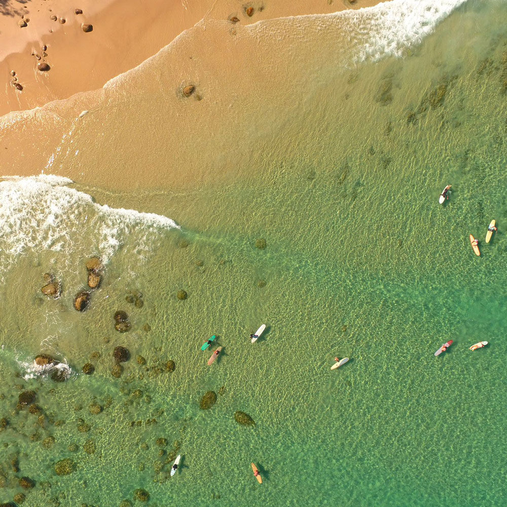 group surf lesson byron bay