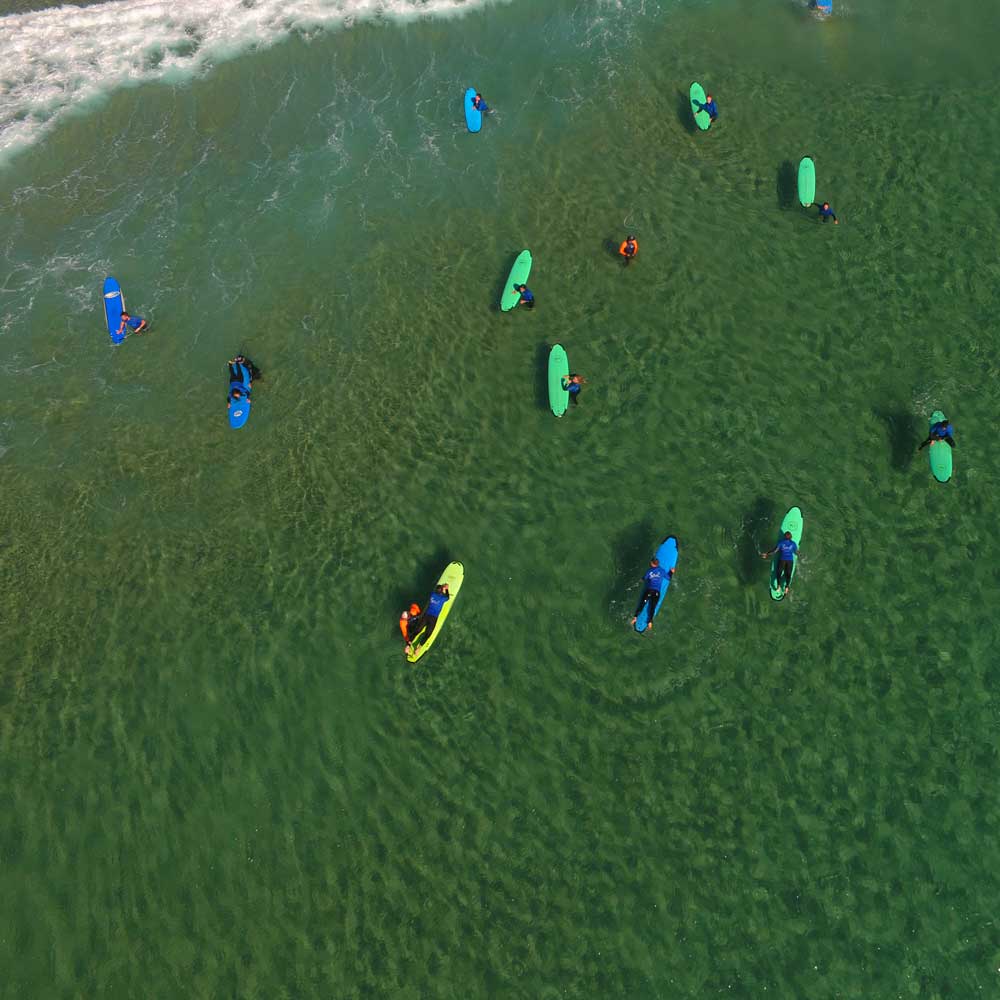 group surf lesson byron bay