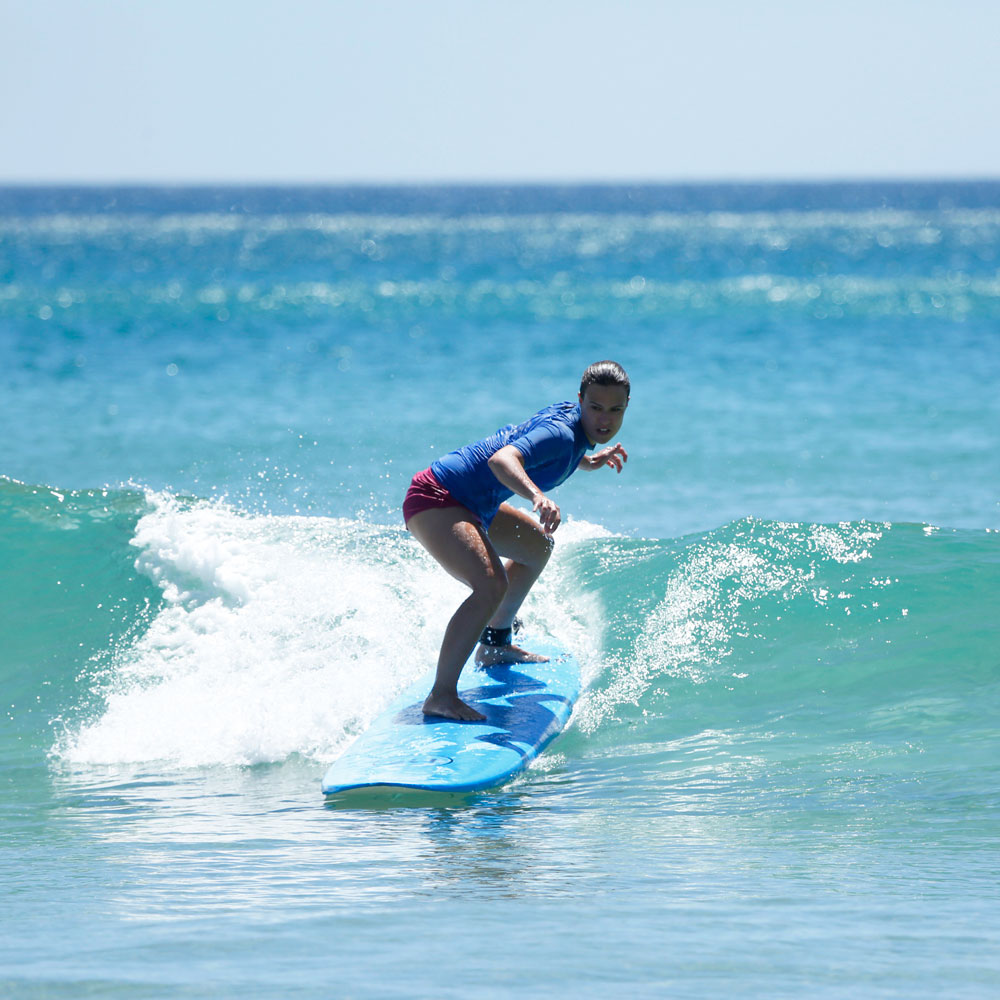 group surf lesson byron bay